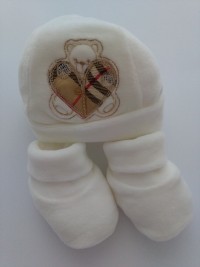 Immagine cappello e scarpine ciniglia orsetto e cuore
