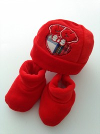 Immagine cappello e scarpine ciniglia orsetti e cuore