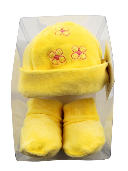 cappellino e scarpine neonata, in ciniglia. tre fiorellini 2