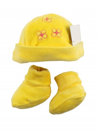 cappellino e scarpine neonata, in ciniglia. tre fiorellini