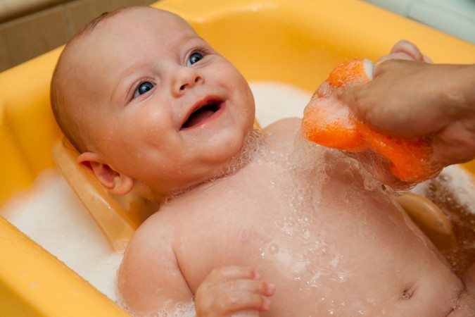 Le 4 regole d'oro per come fare il bagnetto al neonato