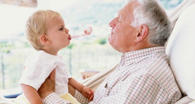 I nonni: un'alleanza perfetta, ma con misura! Ecco perchè
I nonni: un'alleanza perfetta, ma con misura