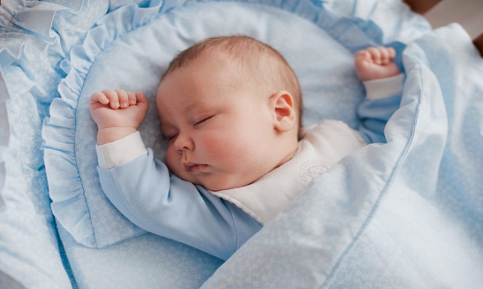 Cosa fare se il bebè inverte il giorno con la notte? Piccoli consigli per una quotidianità serena
Cosa fare se il bebè inverte il giorno con la notte