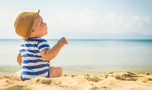 Al mare insieme al nostro bambino: 8 cose da non dimenticare
Al mare con il neonato: 8 cose da non dimenticare